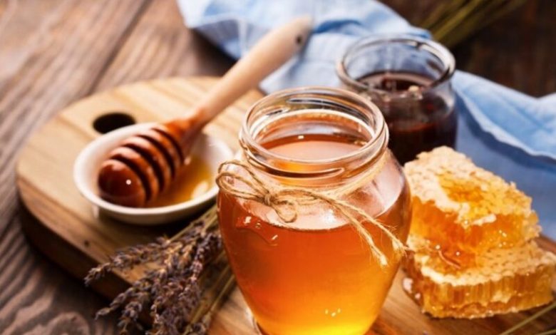 كشفت موسوعة "غينيس" للأرقام القياسية الستار عن أغلى نوع من العسل في العالم، حيث وصل سعر الكيلو إلى ١٢ ألف دولار، محطمًا الرقم القياسي.
