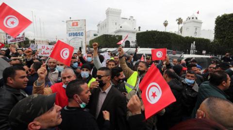 مطالب باستقالة الحكومة في تونس بعد «اعتداء» على برلمانيين