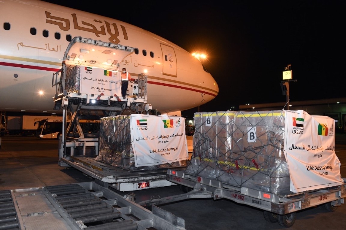 الإمارات ترسل طائرة تحمل 50 طنا من المواد الغذائية إلى السنغال