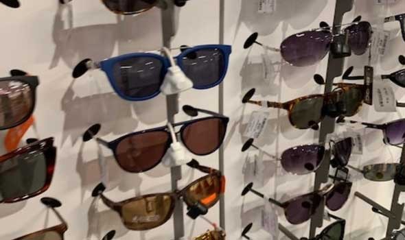 صيحات متنوعة في تصاميم وألوان النظارات الشمسية