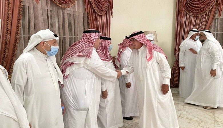 آل النانيه يستقبلون المعزين في فقيدهم - أخبار السعودية