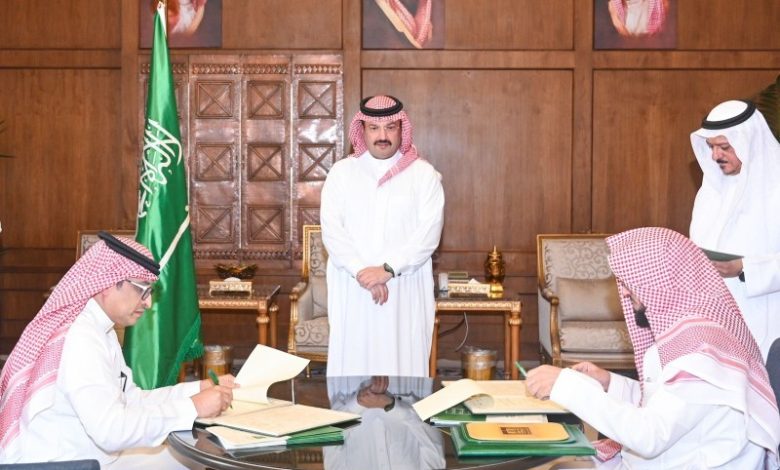 أمير عسير يشهد توقيع اتفاقيات شراكة بين جمعية البر بأبها وقطاعات أخرى - أخبار السعودية