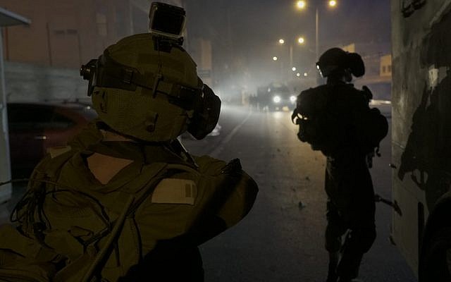 إصابة شرطي حرس متخف وثلاثة فلسطينيين في اشتباكات بالضفة الغربية