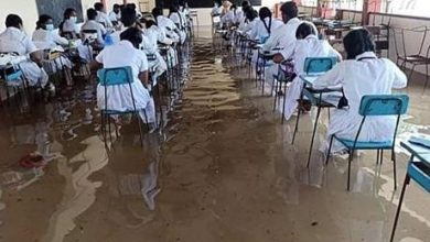 تقديم الامتحانات وسط الفيضانات في سريلانكا