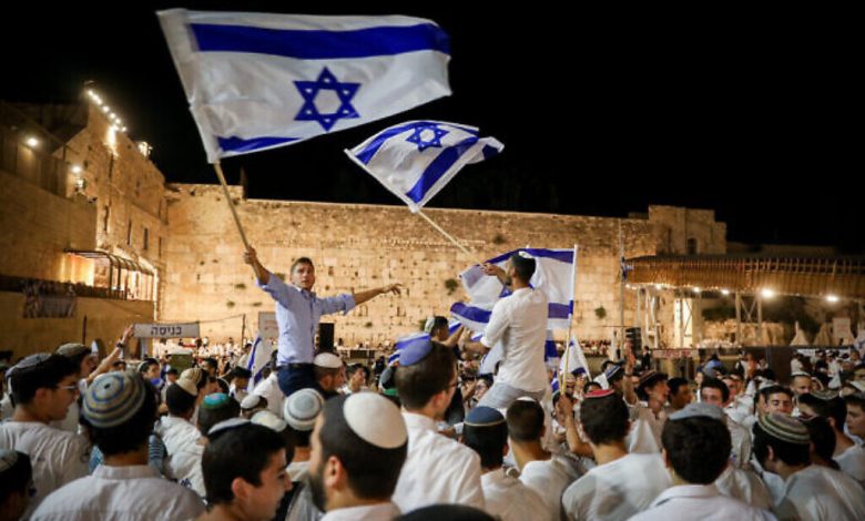 "مسيرة الأعلام" في القدس تثير مخاوف من تصعيد جديد بين الإسرائيليين والفلسطينيين