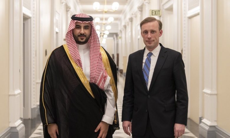 نائب وزير الدفاع يصل إلى واشنطن في زيارة رسمية ويلتقي مستشار الأمن القومي الأمريكي - أخبار السعودية