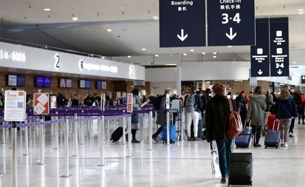 أوروبا تستعد لمواجهة مشكلات في السفر بسبب اختناقات المطارات والإضرابات
