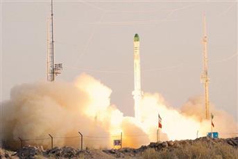إيران تطلق صاروخًا قادرًا على حمل أقمار صناعية
