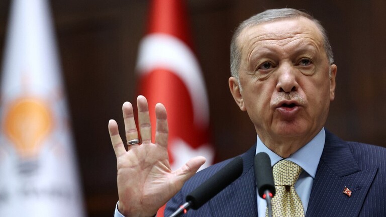 أردوغان يعلن تعليق المحادثات مع اليونان