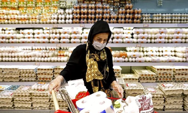 ارتفع سعر كل شيء.. الإيرانيون يستغيثون من أزمة اقتصادية ومعيشية حادة