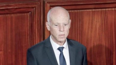 الرئيس التونسي يعزل عشرات القضاة