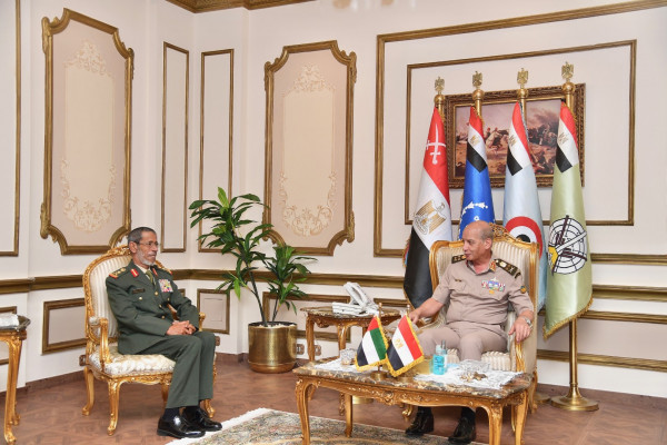 الرميثي يلتقي وزير الدفاع المصري ورئيس الأركان