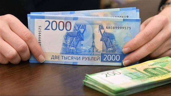 الروبل الروسي يسجل أعلى مستوى له أمام الدولار الأمريكي واليورو