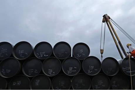 انخفاض أسعار النفط عالمياً اليوم الجمعة
