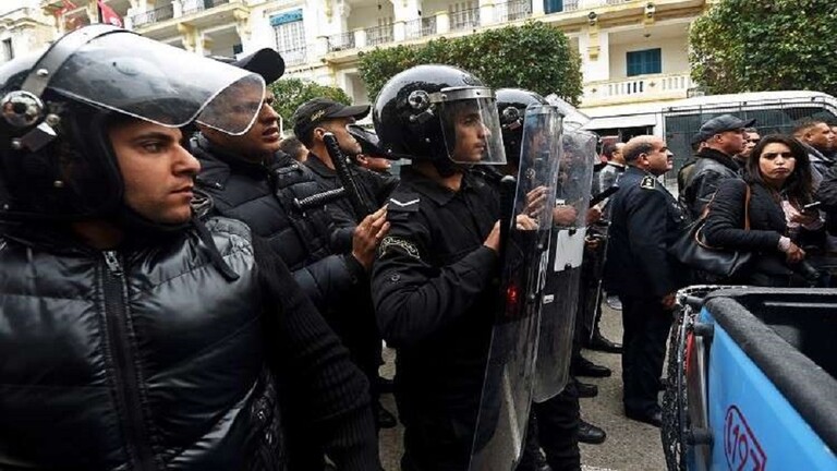 تونس.. 240 اعتداء ضد أمنيين وتهشيم حوالي 30 وسيلة عمل في شهر مايو فقط