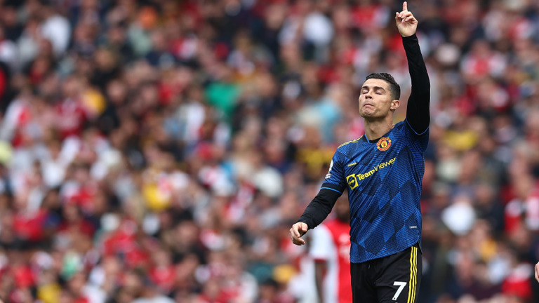 رونالدو يفوز بجائزة "لاعب الموسم" في مانشستر يونايتد