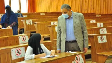 رئيس جامعة كفر الشيخ يتفقد امتحانات كلية الألسن   