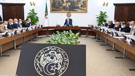 مجلس الوزراء الجزائري يوافق على دعم تذكرة سفر الحجاج