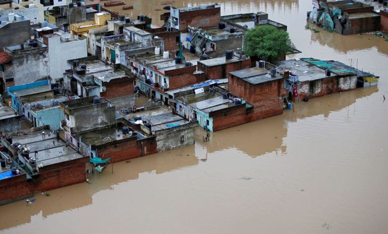 مصرع 137 شخصًا بسبب الفيضانات والأمطار الغزيرة شمالي الهند