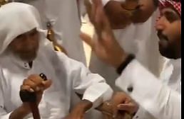 مقطع أثار إعجاب الكثيرين.. مسن سعودي يرقص «الخطوة الجنوبية» في نجران