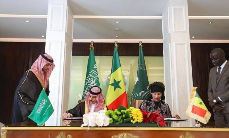 وزير الخارجية يصل السنغال ويبحث مجالات التعاون والاهتمامات المشتركة - أخبار السعودية