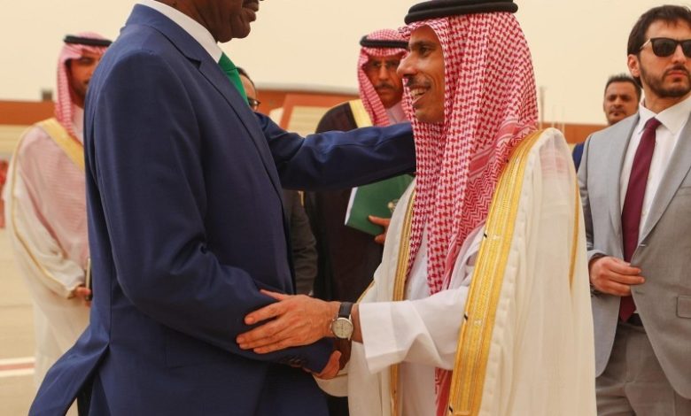 وزير الخارجية يغادر الجمهورية الإسلامية الموريتانية - أخبار السعودية