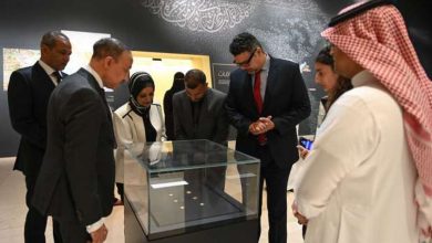 وفد رسمي من وزارة السياحة يزور معرض «شطر المسجد» بالسعودية