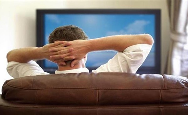 دراسة: تقليل فترات مشاهدة التلفزيون يمكن أن يساعد في تجنب الإصابة بأمراض القلب