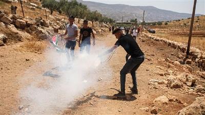 إصابة عشرات الفلسطينيين خلال تفريق جيش الاحتلال بالقوة مسيرة في كفر قدوم