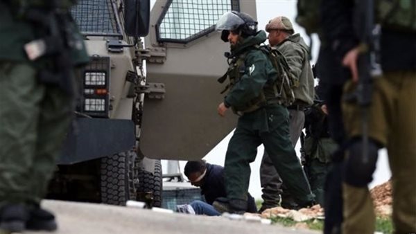 الاحتلال الإسرائيلي يصيب فلسطيني ويعتقل ثلاثة آخرين جنوب جنين