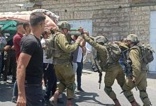 الاحتلال الاسرائيلي يهاجم جنازة مواطنة فلسطينية في الخليل