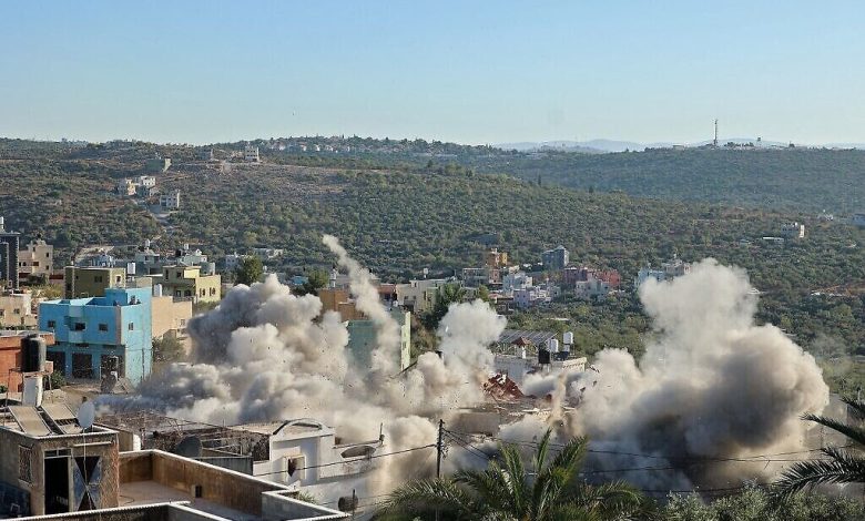الجيش الإسرائيلي يهدم منازل منفذي هجوم إطلاق النار في أرئيل