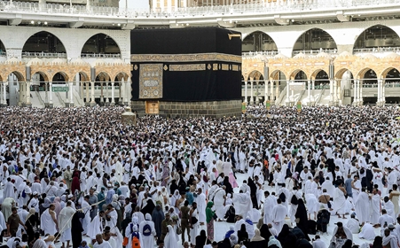 السعودية تُعلن فتح التقديم لطلبات تأشيرات العُمرة