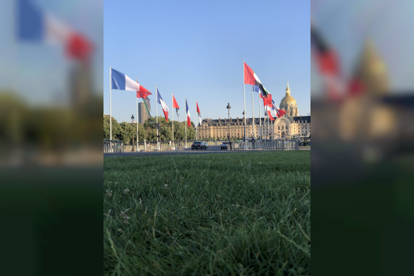 باريس تتزين بأعلام الإمارات احتفاءً بزيارة رئيس الدولة لفرنسا بعد غد