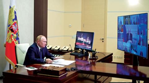 بوتين يؤكد «استحالة} عزل روسيا