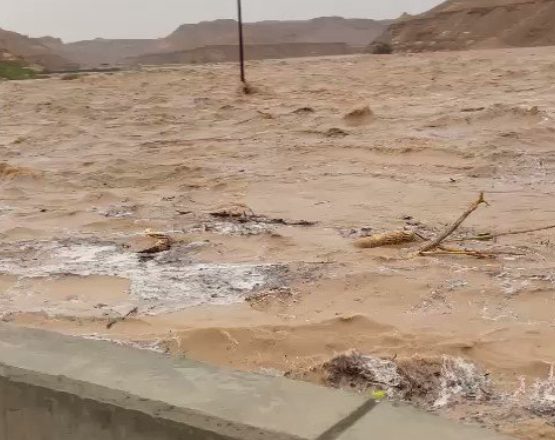 شاهد.. السيول الجارفة تجتاح ظفار وصلالة بسلطنة عمان