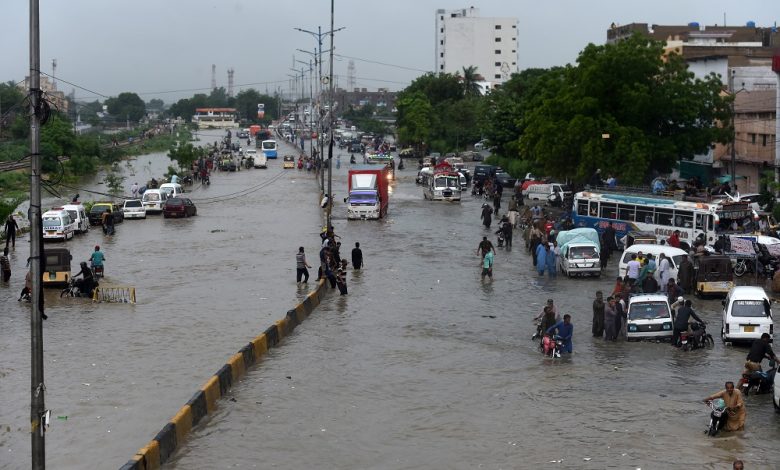 مقتل 7 أشخاص وتدمير عشرات المنازل جراء فيضانات عارمة في باكستان