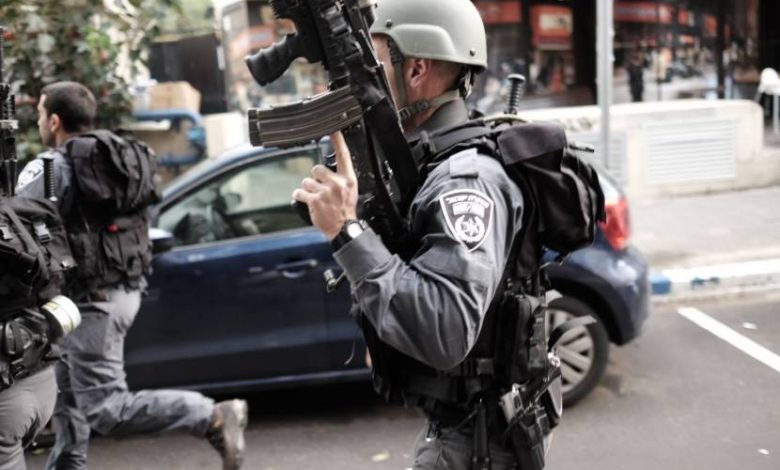 مقتل عنصر من شرطة الاحتلال دهساً في "رعنانا"