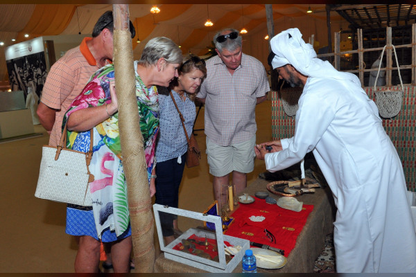 نادي تراث الإمارات يشارك في مهرجان ليوا للرطب