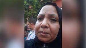 والدة شيماء جمال تلقي نظرة الوداع على ابنتها قبل تشييع الجثمان غدا: لا عزاء حتى معاقبة زوجها