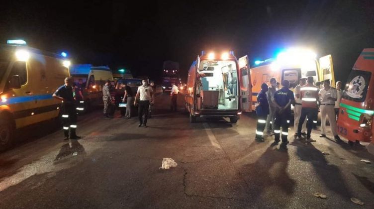 حادث ضخم في الطريق الصحراوي الغربي بسوهاج.. 17 حالة وفاة (شاهد)