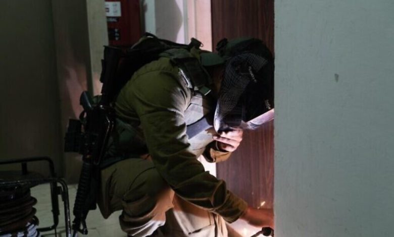 إسرائيل تغلق مكاتب 7 جمعيات أهلية فلسطينية صنفتها بأنها جماعات إرهابية