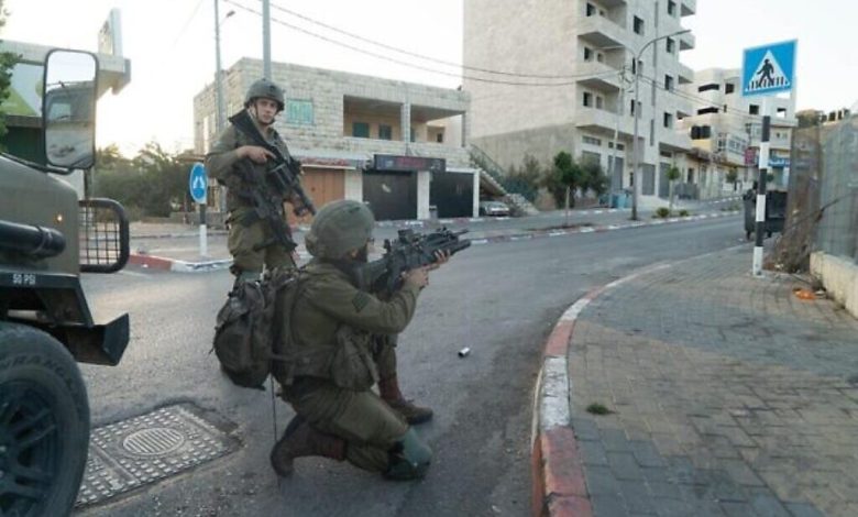 الجيش الإسرائيلي يعتقل مطلوبا من الجهاد الإسلامي واندلاع اشتباكات مع مسلحين في الضفة الغربية
