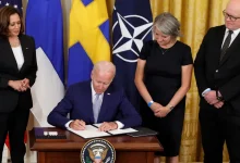 بايدن يصادق على انضمام فنلندا والسويد لحلف “الناتو”