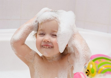 تعرف على عدد مرات الاستحمام الواجبة لأطفالك خلال الصيف