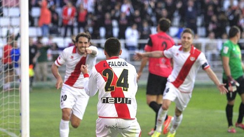 رايو فاييكانو يهزم إسبانيول بثنائية في الدوري الإسباني