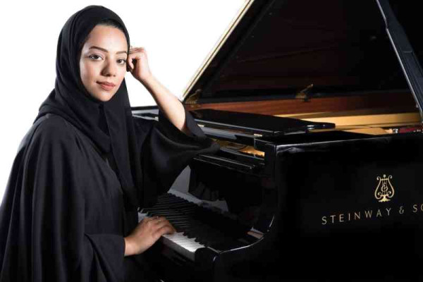 فاطمة الهاشمي.. أول إماراتية أوبرالية تحترف الغناء في المسارح العالمية