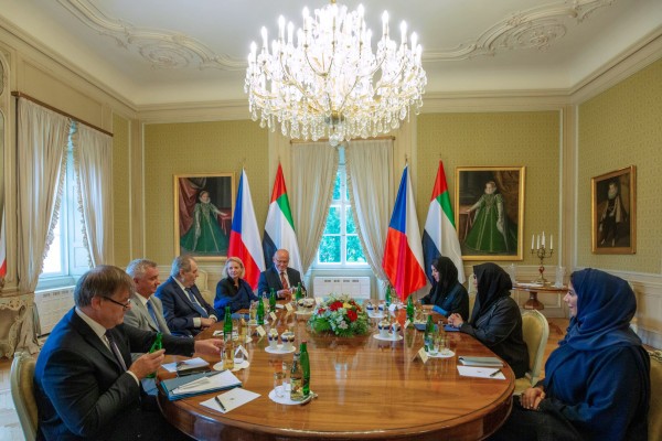 لطيفة بنت محمد تبحث مع الرئيس التشيكي سبل تعزيز علاقات التعاون الثقافي والفني بين البلدين