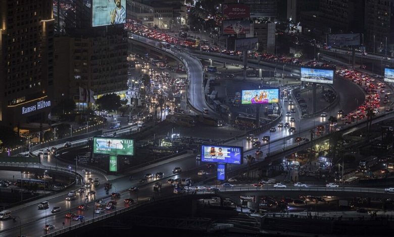 مصر تخفض إنارة الشوارع والميادين لزيادة احتياطيها من النقد الأجنبي