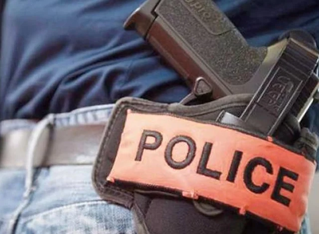 مفتش شرطة يستعمل سلاحه الوظيفي لتوقيف 4 أشخاص في طانطان